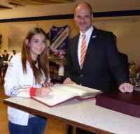 Eintrag ins Goldene Buch